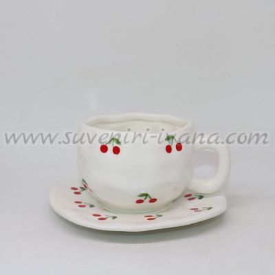 комплект чашка с чинийка на черешки