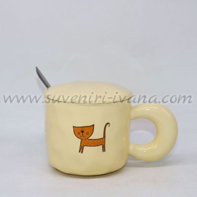 керамична чаша с капак и лъжичка с коте