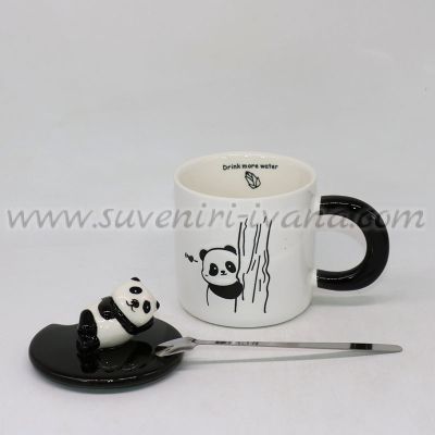 красива чаша с панда