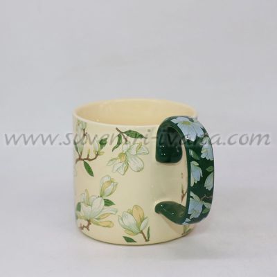 чаша с флорален принт и декорирана дръжка