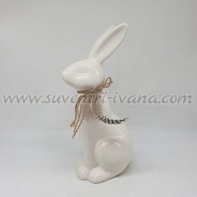 красиво декоративно бяло зайче