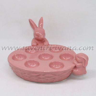 розова великденска поставка за яйца със зайчета