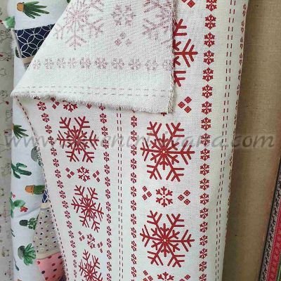 Плат с коледен десен със снежинки