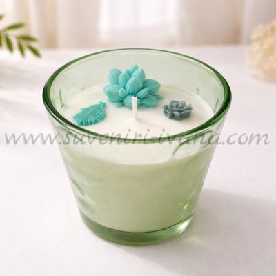 красива свещ за подарък с нежен аромат на жасмин